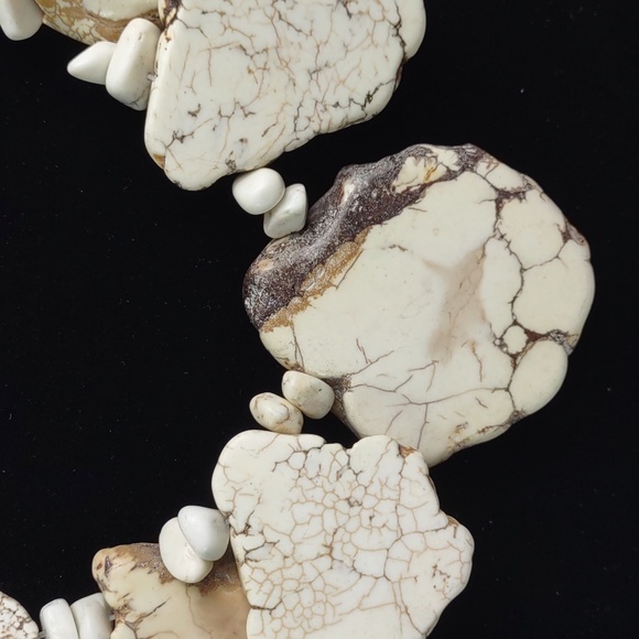 Artisan Crafted Natural Howlite Necklace - Picture 2 of 6